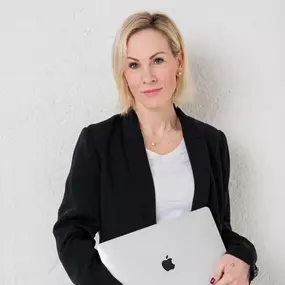 Mitarbeiterin der Agentur - AXA Versicherungsbüro Markus Schwetlick e.K. - Kfz Versicherung in  Mainburg