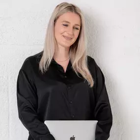 Mitarbeiterin der Agentur - AXA Versicherungsbüro Markus Schwetlick e.K. - Kfz Versicherung in  Mainburg