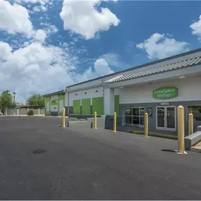Beauty Image - Extra Space Storage at 2721 E Greenway Pkwy, Phoenix, AZ 85032