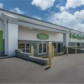 Alternate Beauty Image - Extra Space Storage at 2721 E Greenway Pkwy, Phoenix, AZ 85032