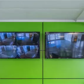 Security Screens - Extra Space Storage at 2721 E Greenway Pkwy, Phoenix, AZ 85032