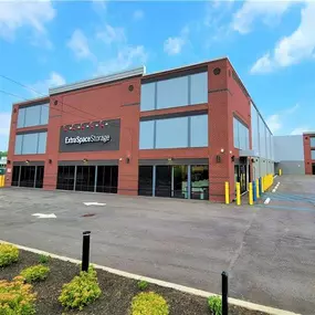Beauty Image - Extra Space Storage at 1401 4th Ave, New Hyde Park, NY 11040