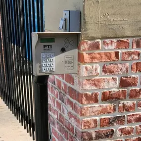 3424_Gate