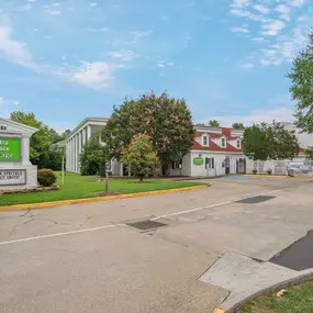 Beauty Image - Extra Space Storage at 1621 Huguenot Rd, Midlothian, VA 23113