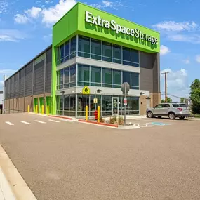 Beauty Image - Extra Space Storage at 3325 S Santa Fe Dr, Englewood, CO 80110