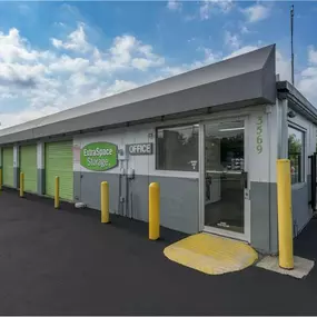 Beauty Image - Extra Space Storage at 3569 E Main St, Columbus, OH 43213