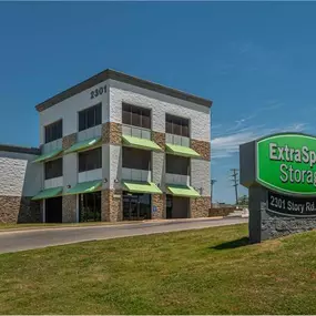 Beauty Image - Extra Space Storage at 2301 Story Rd W, Irving, TX 75038