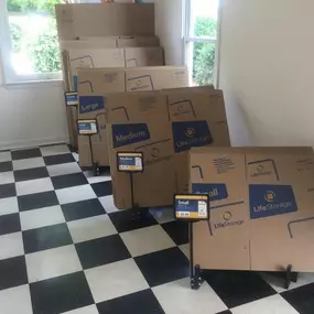 3237_Moving Boxes
