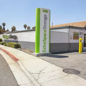 Beauty Image - Extra Space Storage at 2950 Bear St, Costa Mesa, CA 92626