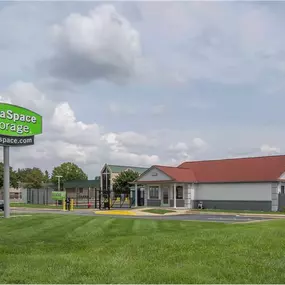 Alternate Beauty Image - Extra Space Storage at 11511 Allen Rd, Southgate, MI 48195