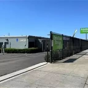 Beauty Image - Extra Space Storage at 2615 E 12th St, Oakland, CA 94601