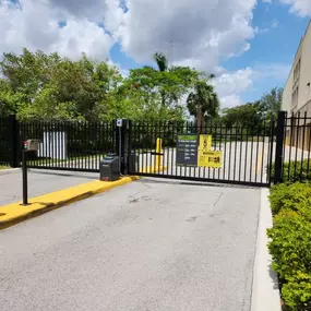 Gate