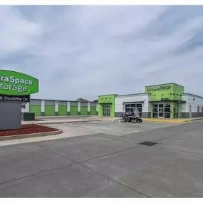 Alternate Beauty Image - Extra Space Storage at 2000 Doolittle Dr, San Leandro, CA 94577