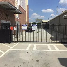 3660_Gate