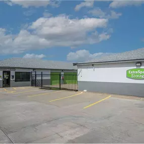 Beauty Image - Extra Space Storage at 7679 Mentor Ave, Mentor, OH 44060