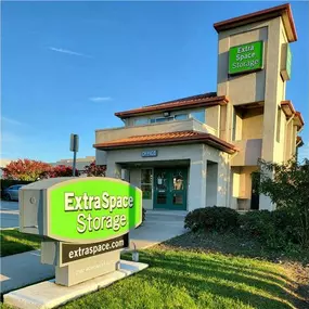 Beauty Image - Extra Space Storage at 2580 Monument Blvd, Concord, CA 94520
