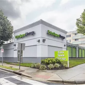 Beauty Image - Extra Space Storage at 8001 Newell St, Silver Spring, MD 20910