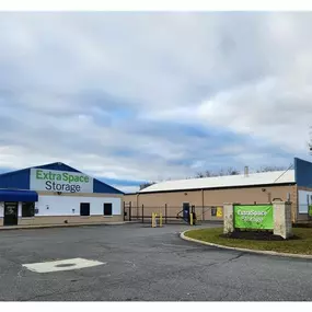 Beauty Image - Extra Space Storage at 110 Saxon Ave, Bay Shore, NY 11706