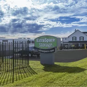 Alternate Beauty Image - Extra Space Storage at 38875 Grand River Ave, Farmington, MI 48335