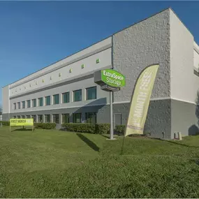 Beauty Image - Extra Space Storage at 707 Providence Rd, Brandon, FL 33511