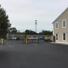 Gate