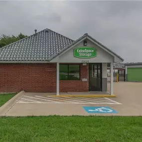 Alternate Beauty Image - Extra Space Storage at 3950 Gus Thomasson Rd, Mesquite, TX 75150
