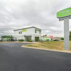 Beauty Image - Extra Space Storage at 1812 N Larkin Ave, Crest Hill, IL 60403