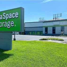 Beauty Image - Extra Space Storage at 74 State Rt 17, Hasbrouck Heights, NJ 07604