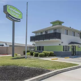 Beauty Image - Extra Space Storage at 6900 Franklin Blvd, Sacramento, CA 95823