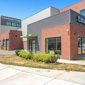 Beauty Image - Extra Space Storage at 1900 S Charles St, Baltimore, MD 21230