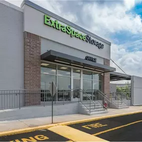 Beauty Image - Extra Space Storage at 675 US Hwy 1, Iselin, NJ 08830