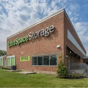 Beauty Image - Extra Space Storage at 2 Douglas St, Bloomfield, CT 06002