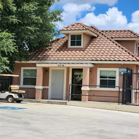 3333_Alternate Beauty Image