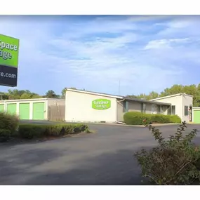 Beauty Image - Extra Space Storage at 900 Urlin Ave, Columbus, OH 43215