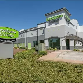 Beauty Image - Extra Space Storage at 3000 B St, Sacramento, CA 95816
