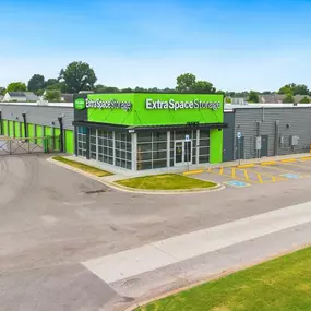 Beauty Image - Extra Space Storage at 4233 Hacks Cross Rd, Memphis, TN 38125