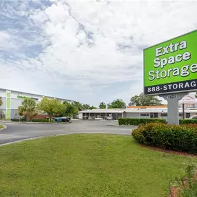Beauty Image - Extra Space Storage at 4950 N Dixie Hwy, Oakland Park, FL 33334