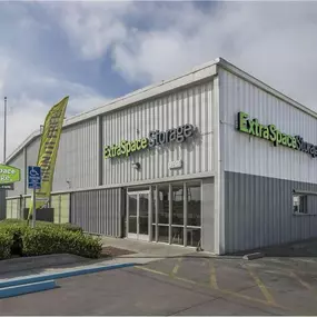 Beauty Image - Extra Space Storage at 6401 San Leandro St, Oakland, CA 94621