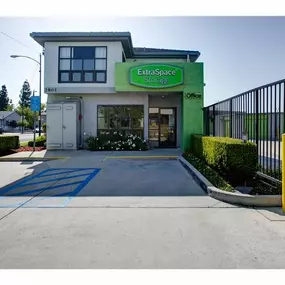 Alternate Beauty Image - Extra Space Storage at 2801 Thornton Ave, Burbank, CA 91504