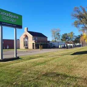 Beauty Image - Extra Space Storage at 49215 Van Dyke Ave, Shelby Township, MI 48317