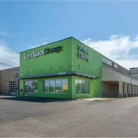 Beauty Image - Extra Space Storage at 3355 Sheridan Rd, Zion, IL 60099