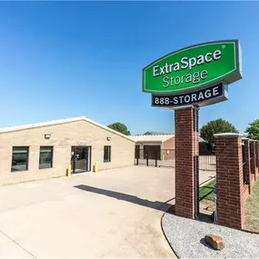 Beauty Image - Extra Space Storage at 2100 24th Ave SE, Norman, OK 73071