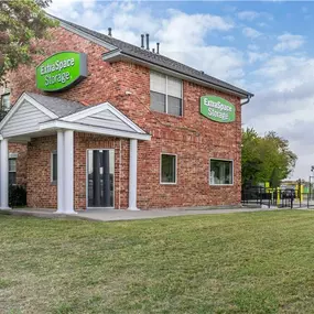 Alternate Beauty Image - Extra Space Storage at 6101 Wagner Way, Plano, TX 75023