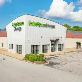 Beauty Image - Extra Space Storage at 7220 N Lindbergh Blvd, Hazelwood, MO 63042