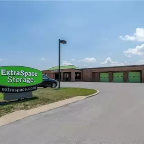 Alternate Beauty Image - Extra Space Storage at 160 W Industrial Dr, Elmhurst, IL 60126