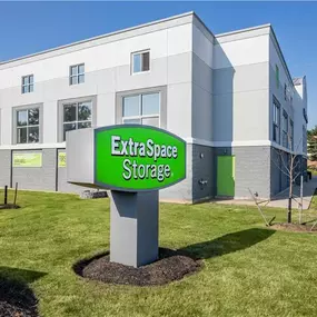 Beauty Image - Extra Space Storage at 132 Silas Deane Hwy, Wethersfield, CT 06109