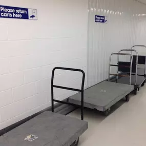 3300_Moving Carts