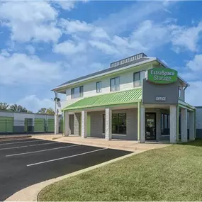 Beauty Image - Extra Space Storage at 45925 Woodland Rd, Sterling, VA 20166