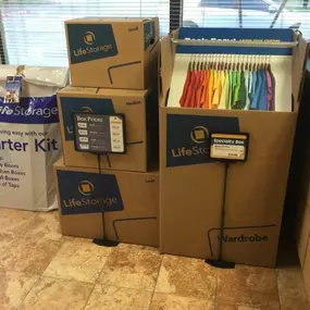 3792_Moving Boxes