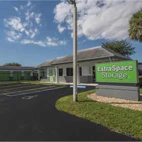 Beauty Image - Extra Space Storage at 13800 SW 84th St, Miami, FL 33183